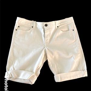 Calvin Klein Jeans white Bermuda shorts. Size 31/12